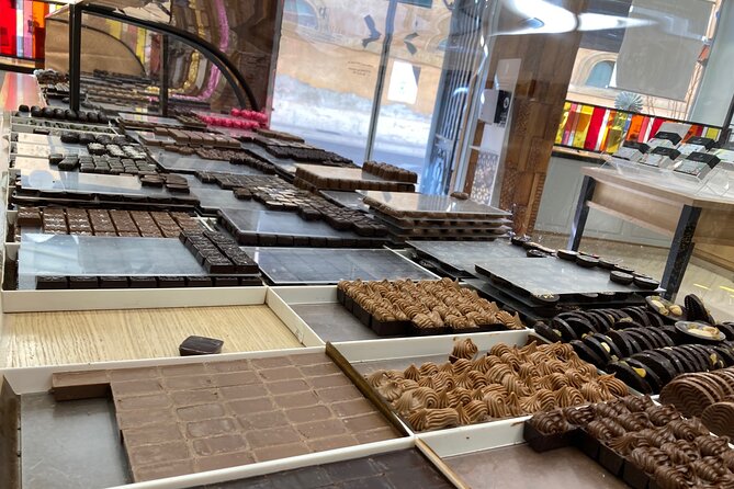2-Hour Foodie Tour with 10 Tastings in Aix-en-Provence - Meeting at Rue Rifle Rafle and Why the Small Group Matters