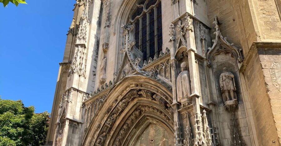 Aix Treasure Hunt - Medieval churches and vestiges: the old layers you can feel
