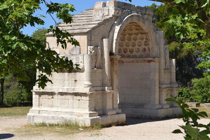 Arles, Les Baux and Saint Remy de Provence from Marseille - Les Antiques at Glanum: the quick stop that gives depth