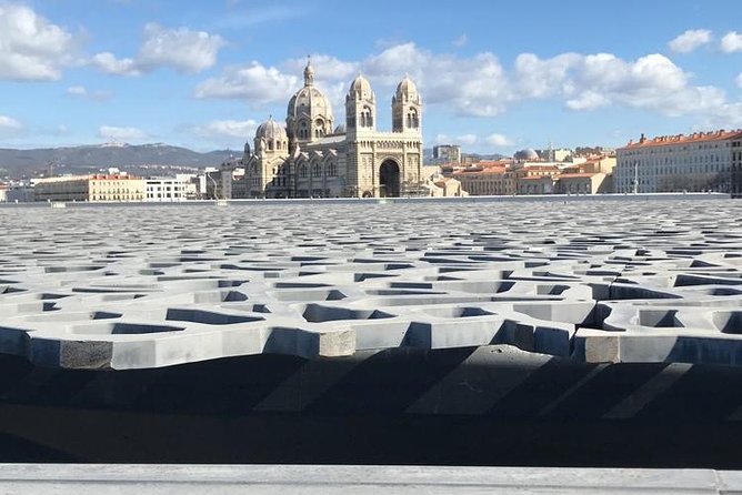 Authentic visit of Marseille - Stop 1: Palais Longchamp, the former zoo turned showpiece