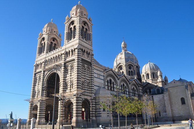Authentic visit of Marseille - Stop 3: Tour du Roi René for 360° Old Port views