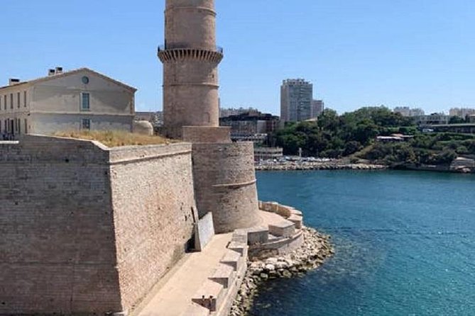 Authentic visit of Marseille - Where the tour starts: L’Ombrière and a smooth start