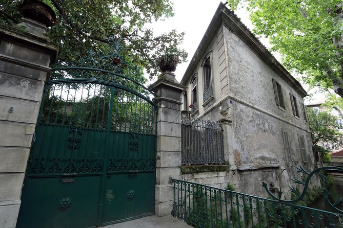 Avignon's history, local culture & the wines of Châteauneuf du Pape private tour - Château de la Gardine: a second tasting that helps you compare