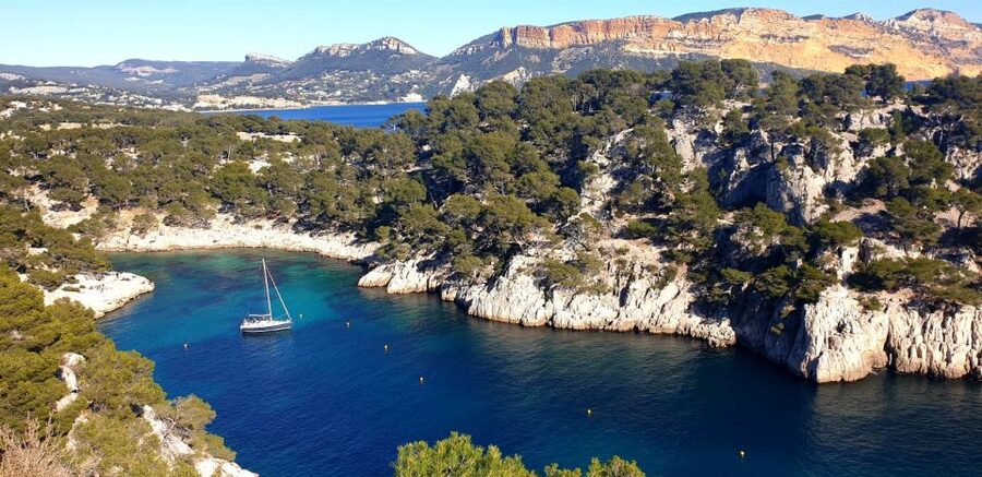 Cassis: 3 Calanques Half-Day Hiking Tour with Swimming - The climb toward En-Vau: where the viewpoints start rewarding effort