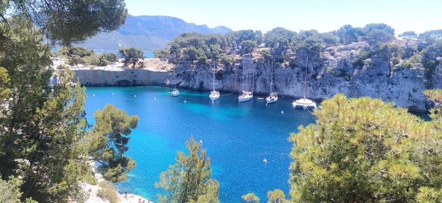 Cassis: 3 Calanques Half-Day Hiking Tour with Swimming - Stop 3: En-Vau belvedere and the classic beach-from-above view