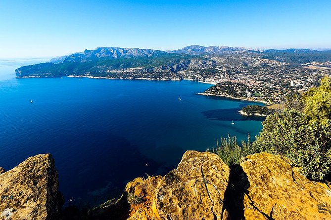 Cassis ancient fishing port, Calanques & spectacular Cap Canaille private tour - The real value: transfers plus a private guide