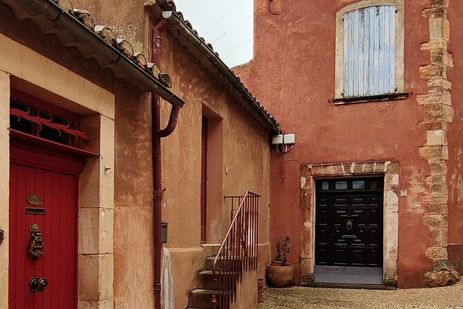 Cassis, the Calanques & the Villages of Luberon in private tour. - Gordes: classic stone village viewpoints and a strong finish