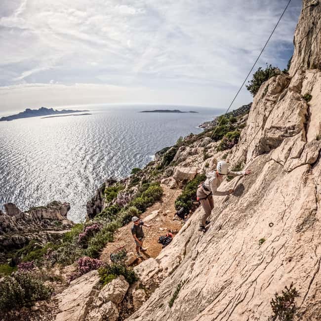 Climbing Discovery Session in the Calanques near Marseille - Why the Calanques are a great choice for a first outdoor climb