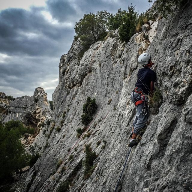 Climbing Discovery Session in the Calanques near Marseille - Top-rope climbing and progression on real rock