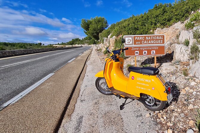E-motorbike virtual guided tour in Marseille - Getting oriented fast: Old Port, Panier, and Canebière