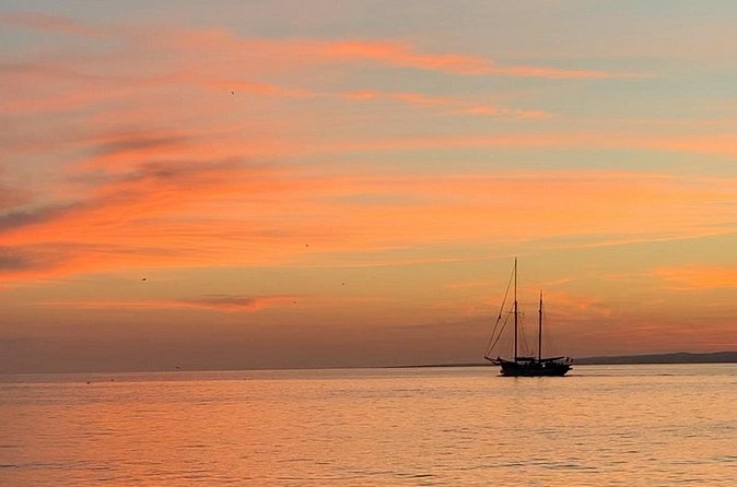 Evening cruise at sunset - Crew and safety: friendly professionalism matters here