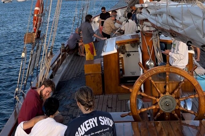 Evening cruise at sunset - Price check: $90.51 for 3.5 hours of Calanques time