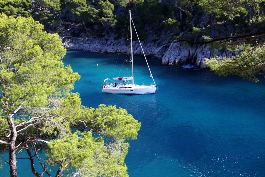 From Aix: Cassis Boat Ride & Provence Wine Tasting Day Tour - Cassis guided walk: your shortcut to the town’s best texture