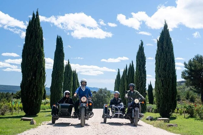 From Aix-en-Provence: 1-Hour Scenic Sidecar Tour on Cézanne Road - Your 45-minute path: from Paul Cézanne Statue to Le Tholonet and back