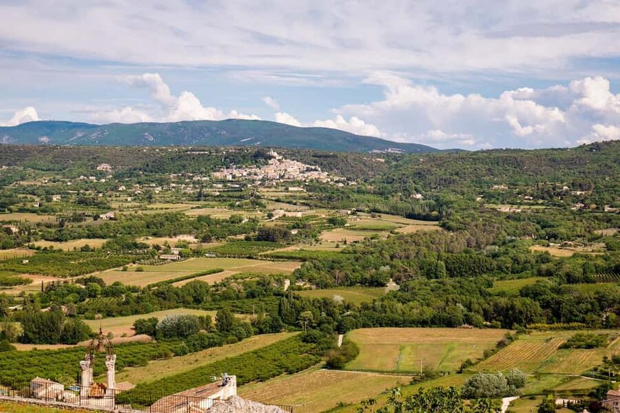 From Aix-en-Provence: Luberon Hilltop Villages Half-Day Tour - Roussillon’s ochre tones: painter’s paradise with real time to wander