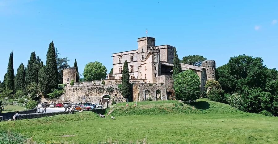 From Aix-en-Provence: Luberon Perched Villages Guided Tour - Bonnieux for unlimited views over the Luberon valley