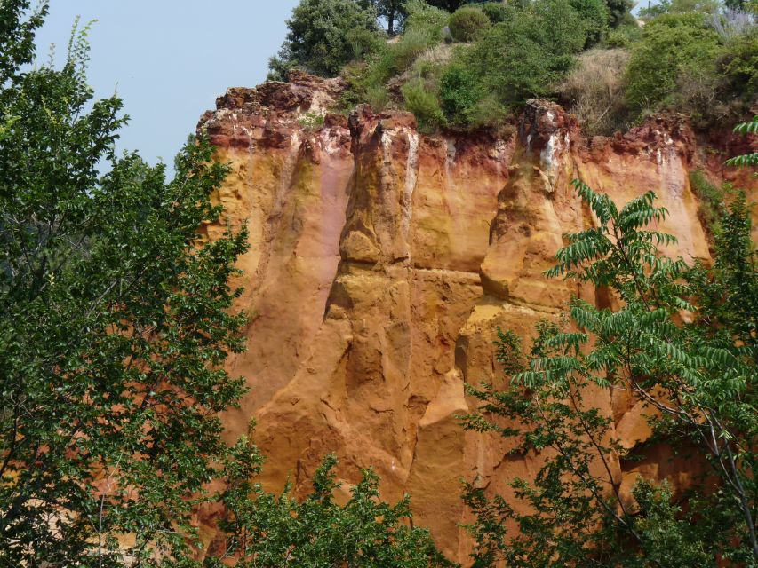 From Aix-en-Provence: Wine & Luberon Villages Full-day Tour - Getting started in Aix: a clean, easy meeting point