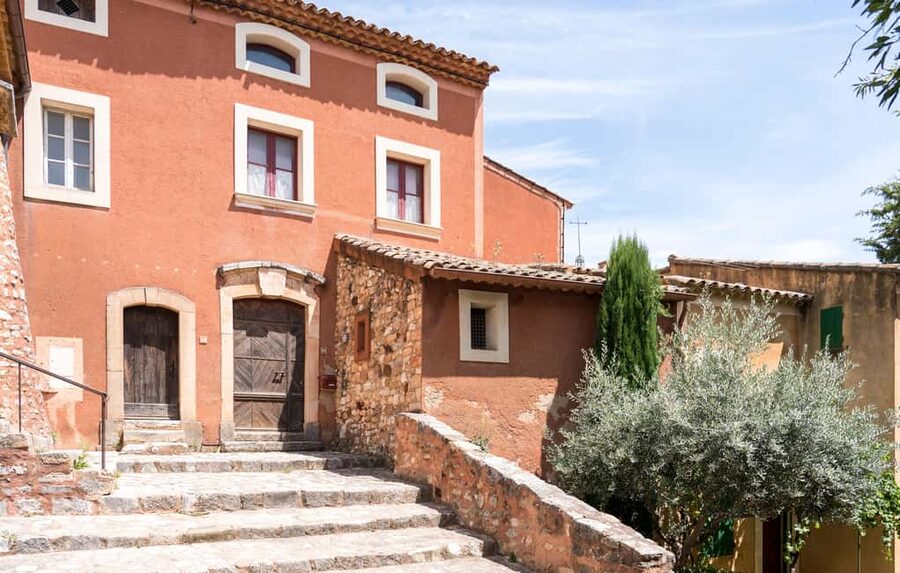 From Marseille Cruise Port: Luberon Villages - Lourmarin Village Time: Renaissance Castle and a Walkable Center