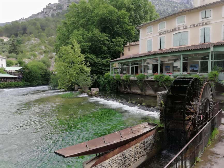 From Marseille: Luberon Market & Villages Full-Day Tour - Roussillon on Thursday: ochre cliffs and colorful streets