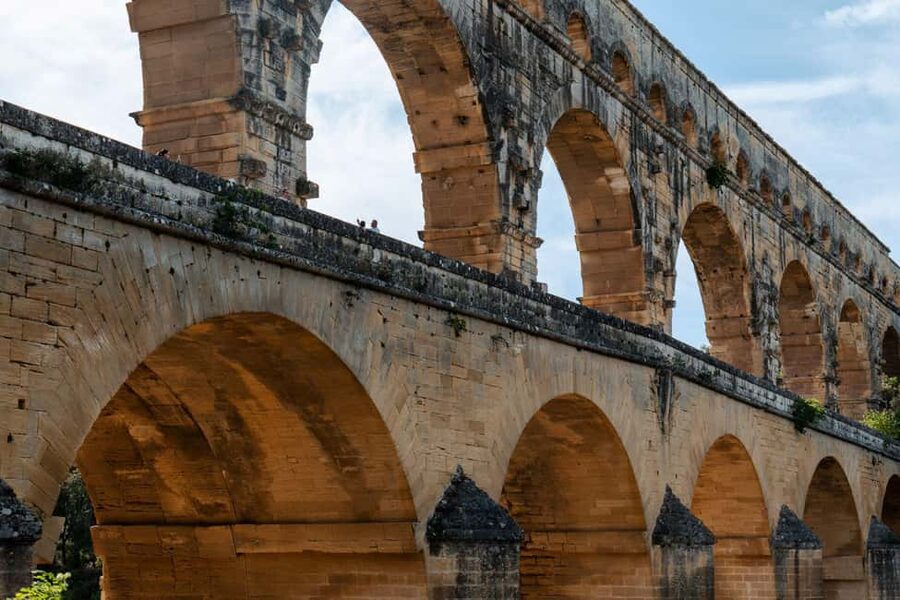 From Marseille: Provence Sightseeing Tour and Wine Tasting - Châteauneuf-du-Pape: the wine tasting stop that ends the day on a high note