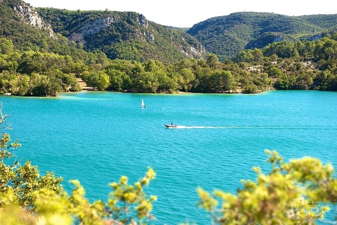 Gorges du Verdon : Lavenders, Canyon Boat Picnic & Villages - Plateau de Valensole lavender: two stops, easy photos, real local shopping