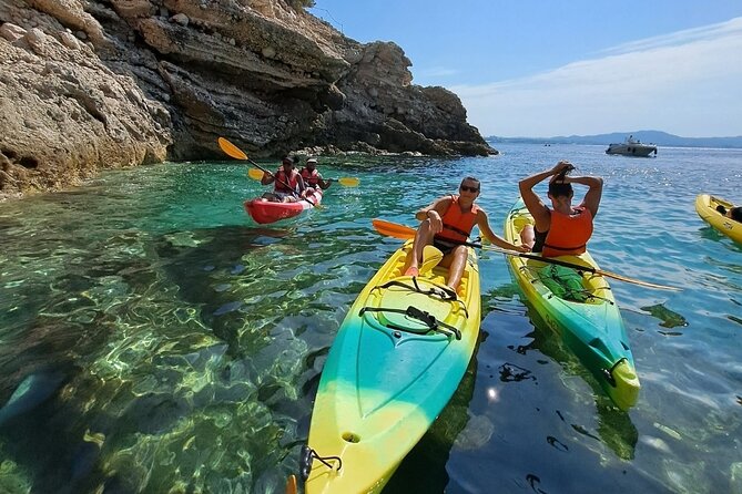 Guided kayak excursion in creeks - Guides and group flow: instruction that keeps you moving together