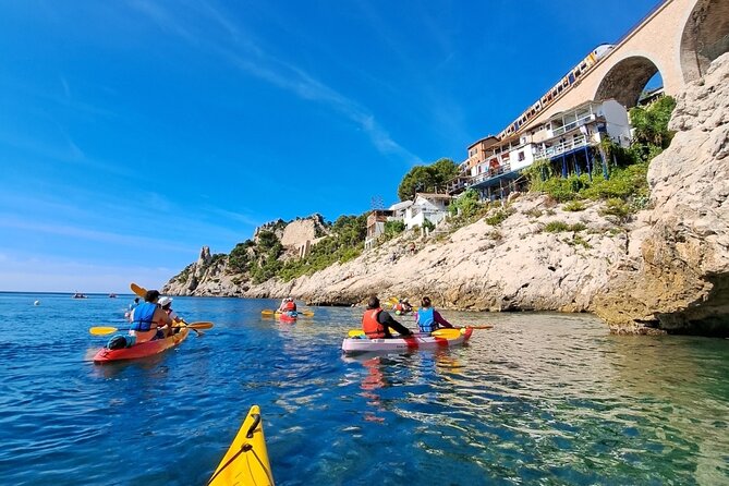 Guided kayak excursion in creeks - The swim break in a cove: where the day clicks
