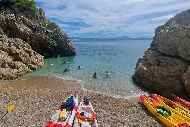 Guided kayak excursion in creeks - Paddle route: Estaque toward Carry-le-Rouet, plus the Blue Coast coves