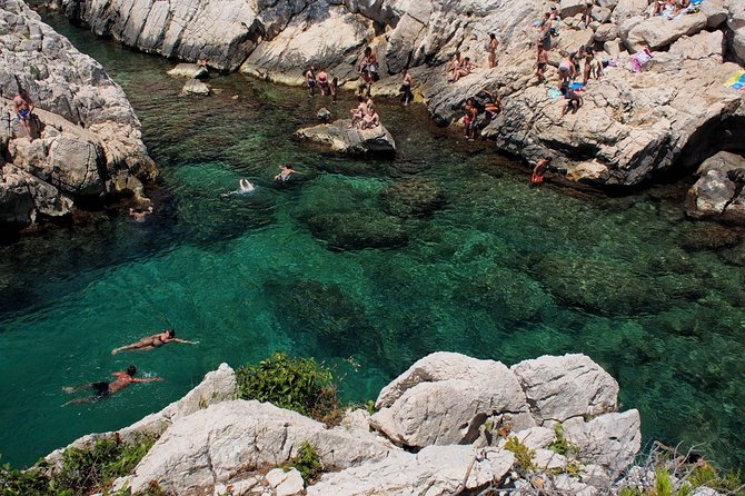 Hiking in the Calanques National park from Marseille - Terrain reality check: shoes, steep grades, and chain-assisted bits