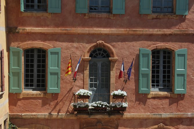 Luberon Market & Villages Day Trip from Aix-en-Provence - How to plan your day on the ground: lunch, heat, and walking