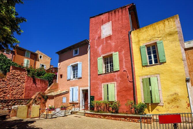 Luberon Villages Full Day Trip From Aix - Lourmarin: more time to enjoy streets, not just viewpoints