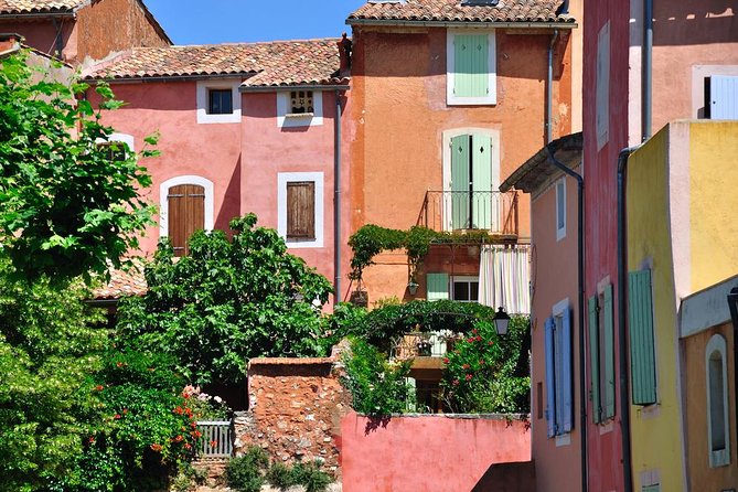 Luberon Villages Half-Day Tour from Aix-en-Provence - Gordes hilltop hour: where the panoramic photos happen