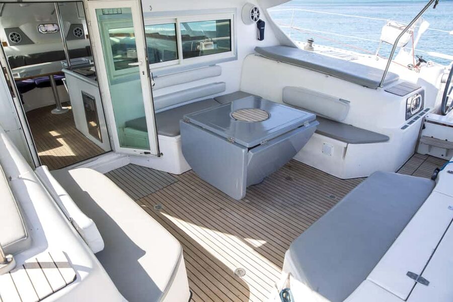 Marseille: Calanques Catamaran Cruise, Picnic, & Swimming - What You Eat and Drink on Board: Picnic in a Calanques-Worthy Setting
