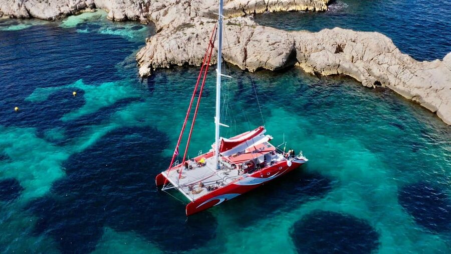Marseille : Calanques Catamaran Cruise with Lunch & Wine - Sormiou calanque: quick cliff time and photo angles