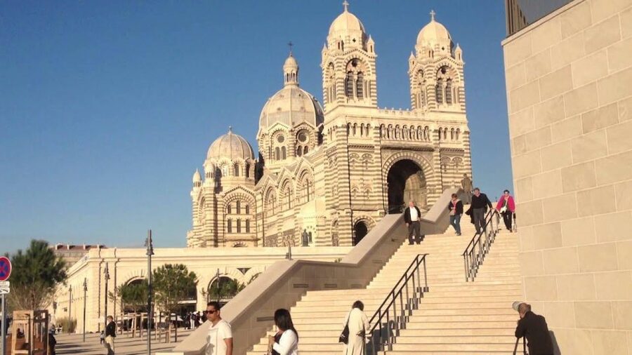 Marseille/Cassis/Aix en Pce highlights tour - Marseille with guided breaks and water-level views