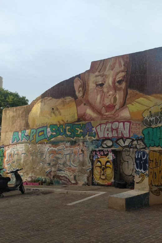 Marseille: cityrando Le Vieux-Port Le Panier La Joliette - Le Panier: Street Art, Old Stones, and a Guide Who Has Stories