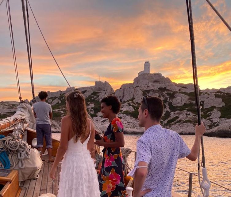 Marseille: Frioul Islands Sunset Cruise with Cocktail Dinner - Quick hits before you sail