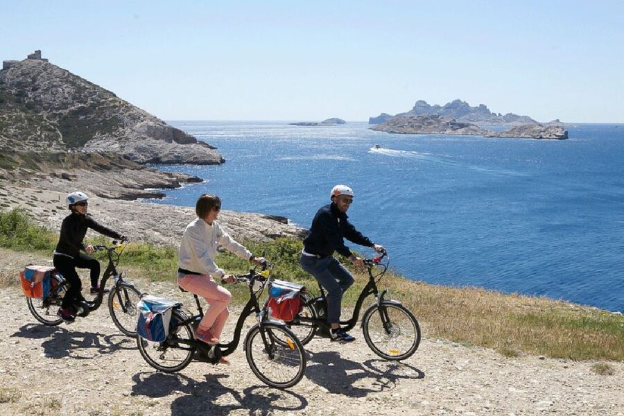 Marseille: Full-Day Guided E-Bike Coast & Calanques Tour - Breaks, food stops, and what lunch really means here