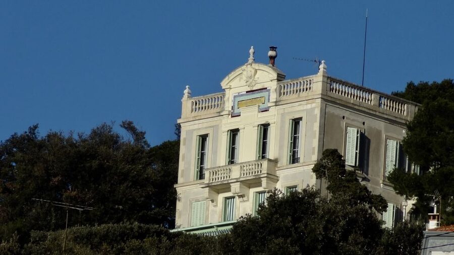 Marseille: Guided Off-the-Beaten-Path Neighborhood Walk - Bompard, Vauban, and Roucas Blanc: gardens, cabanons, and old houses