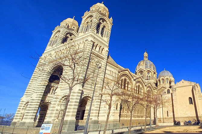 Marseille Guided Tour for 4 Hours with a Bilingual Local Guide - What to expect on foot: steps, hills, and water