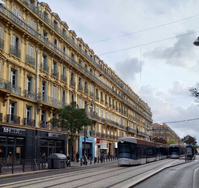 Marseille: Le Panier District 2-hour Guided Walking Tour - Getting Oriented at Vieux Port