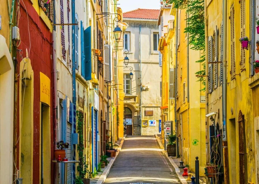 Marseille's Classics : Le Panier Guided Tour - A local bakery tasting: the short stop that lands