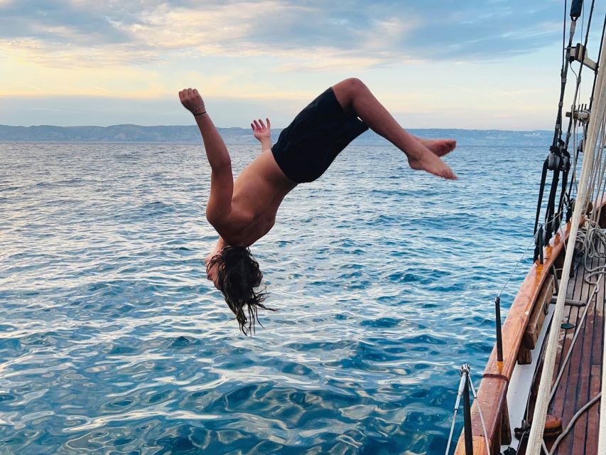 Marseille: Sailing Day Cruise with Lunch - What the Frioul and calanque stops add to your day
