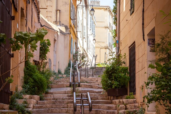 Marseille Scavenger Hunt and Sights Self-Guided Tour - Stop 2: Place des Moulins and keeping momentum between challenges