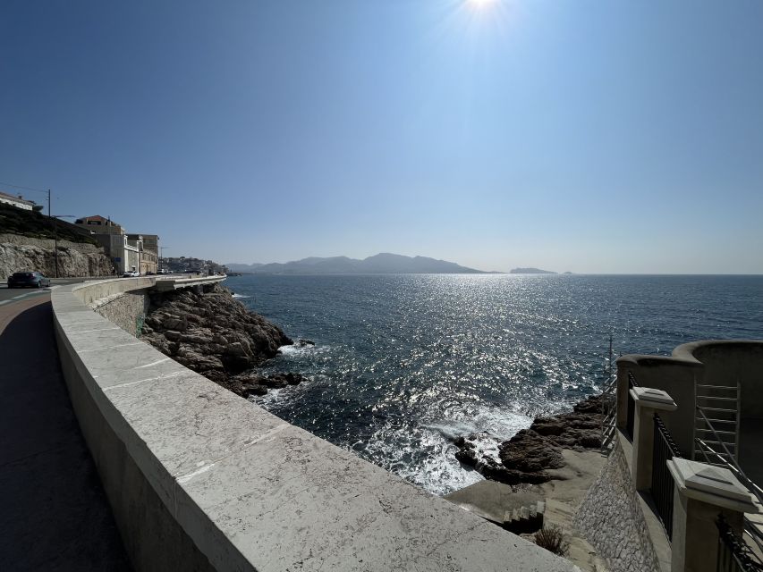 Marseille: Sightseeing E-Bike Tour - L’Ombrière and the Vieux Port: Norman Foster Meets Sea Air