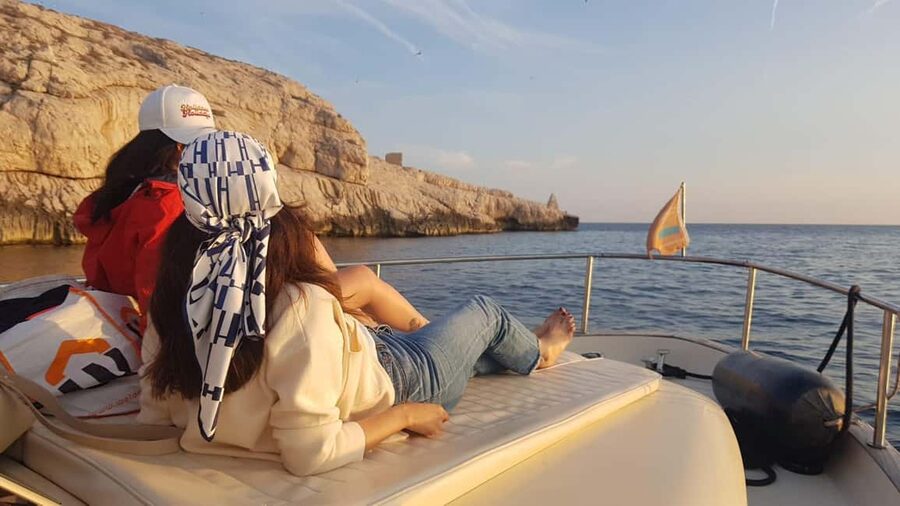 Marseille: Sunset Boat Cruise with Dinner and Drinks - Old Port to Frioul: why this sunset cruise feels different