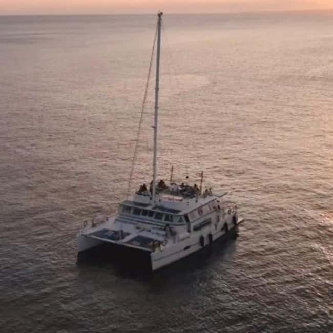 Marseille: Sunset catamaran cruise, buffet & drinks - Drinks and music: what’s included, what costs extra