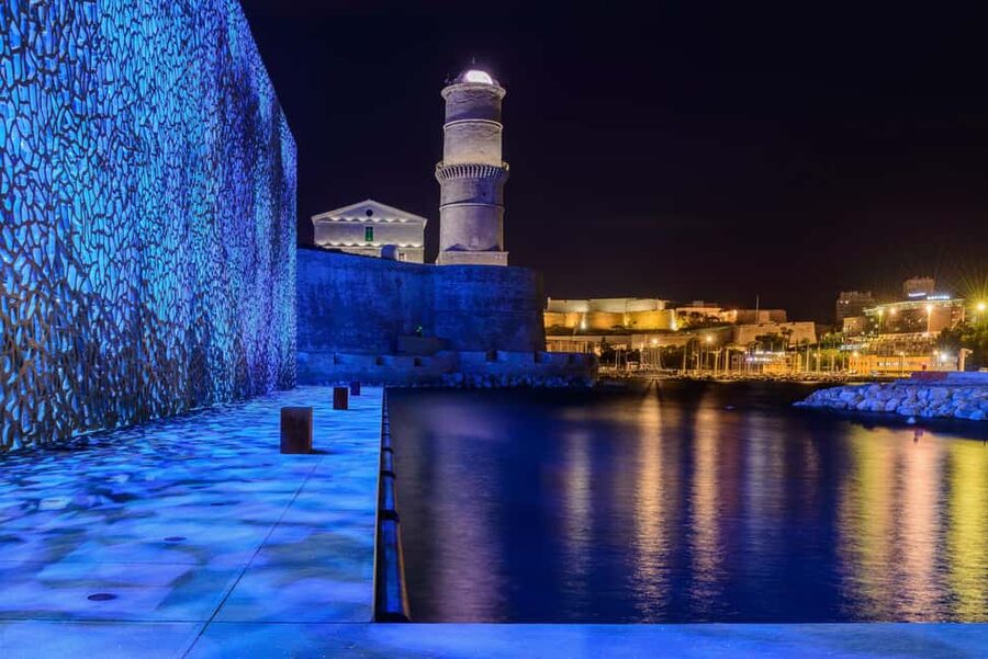 Marseille: Sunset Catamaran Tour with Stand-up Paddle & Wine - The scenic cruise: Vallon des Auffes from the water