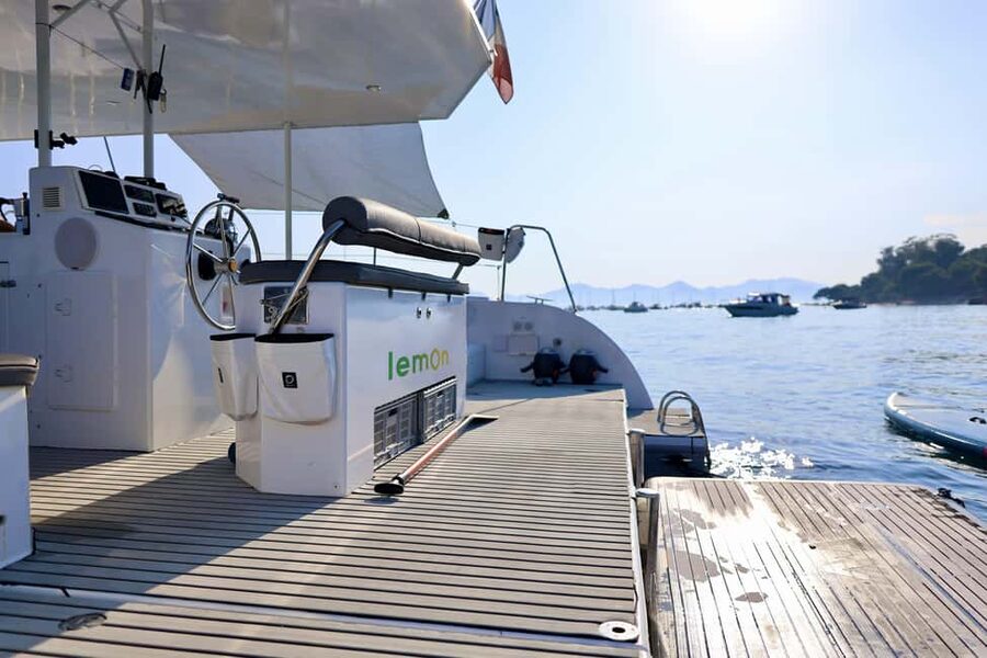 Marseille: Sunset Catamaran Tour with Stand-up Paddle & Wine - Onboard comfort and the calm of only 22 people