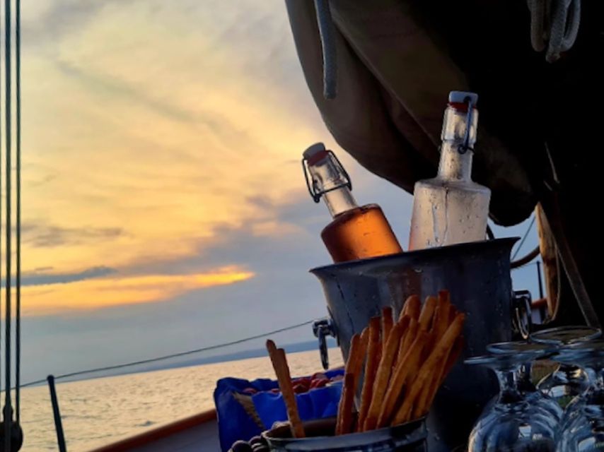 Marseille: Sunset Cruise Cocktail-Dinner in Frioul Islands - Quick hits (what makes this cruise special)